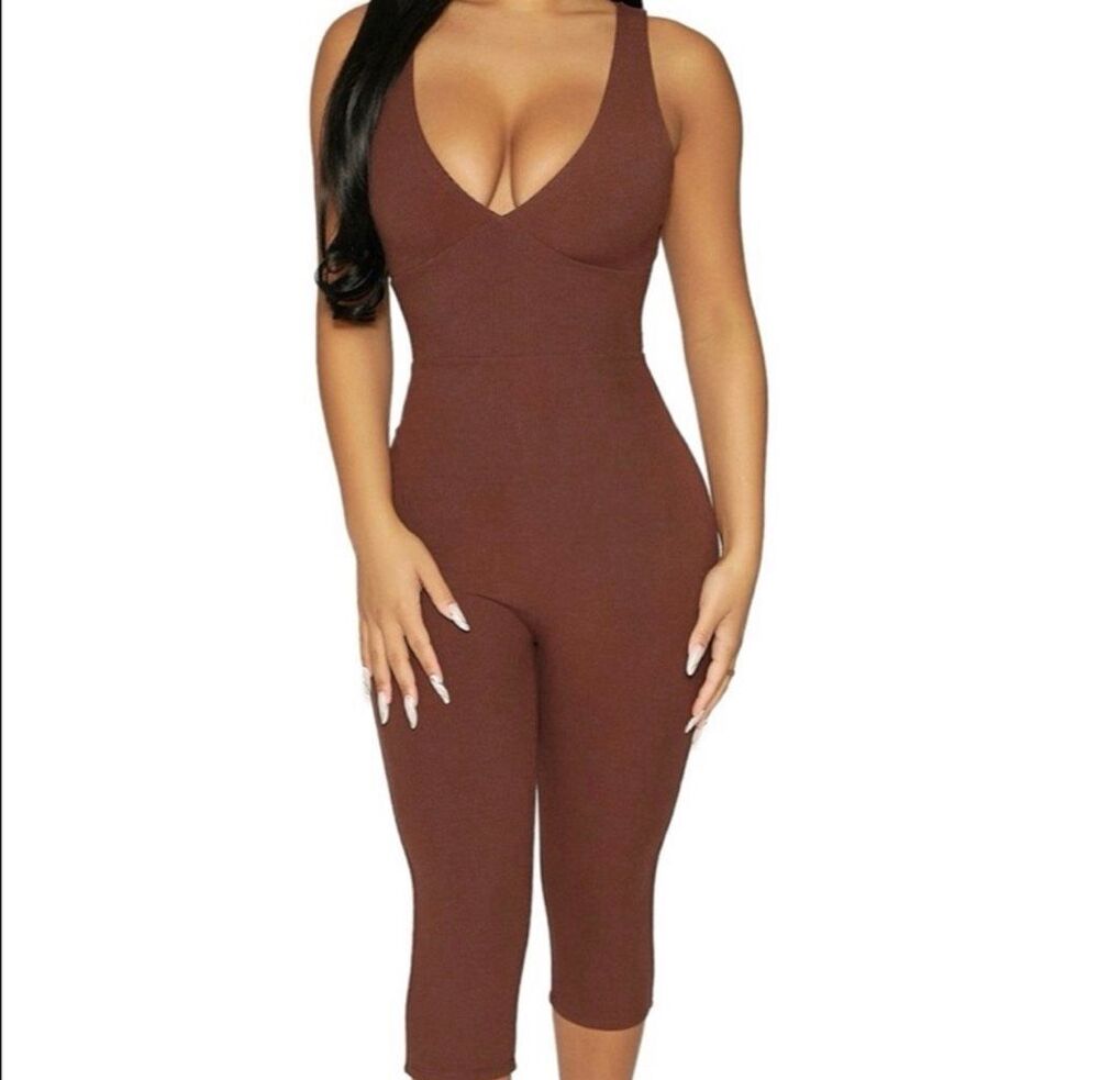 Naked Wardrobe Snatched Ribbed Capri Jumpsuit in Rose-Brown Size XS